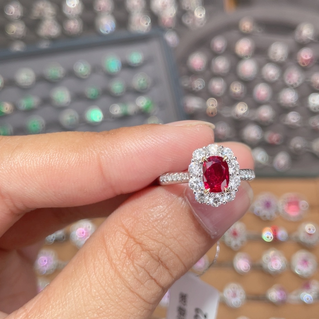 红宝石戒指18K金镶嵌1.02ct 