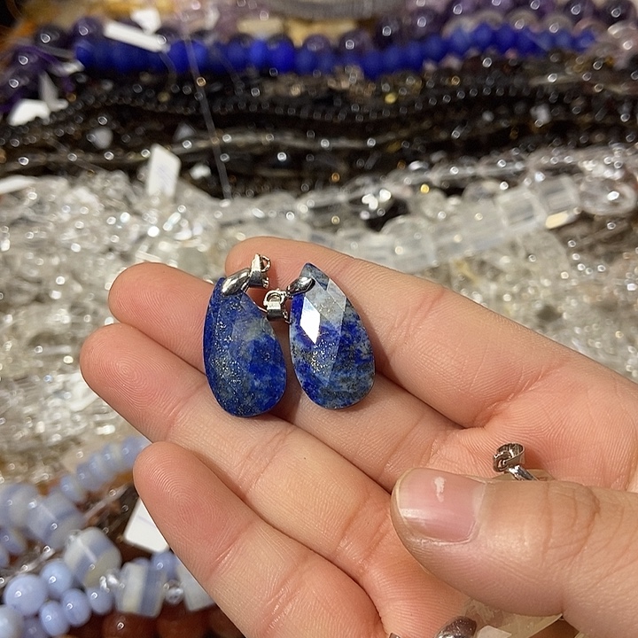 玛瑙/玉髓散珠青金石吊坠一个