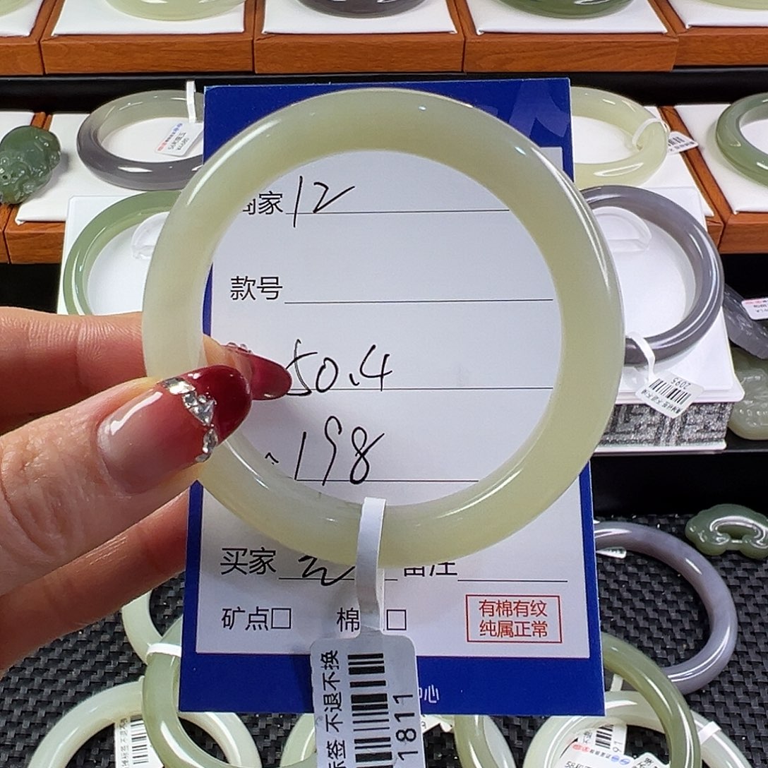 和田玉手镯未镶嵌