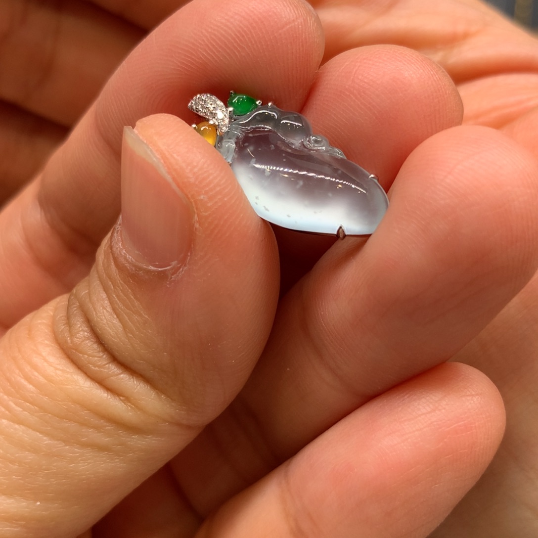 翡翠颈饰18K金镶嵌吊坠