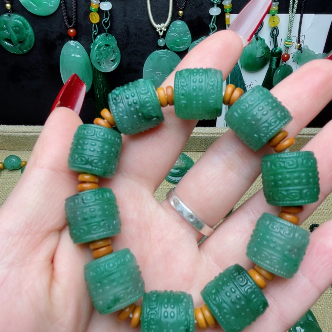 石英质玉颈饰未镶嵌