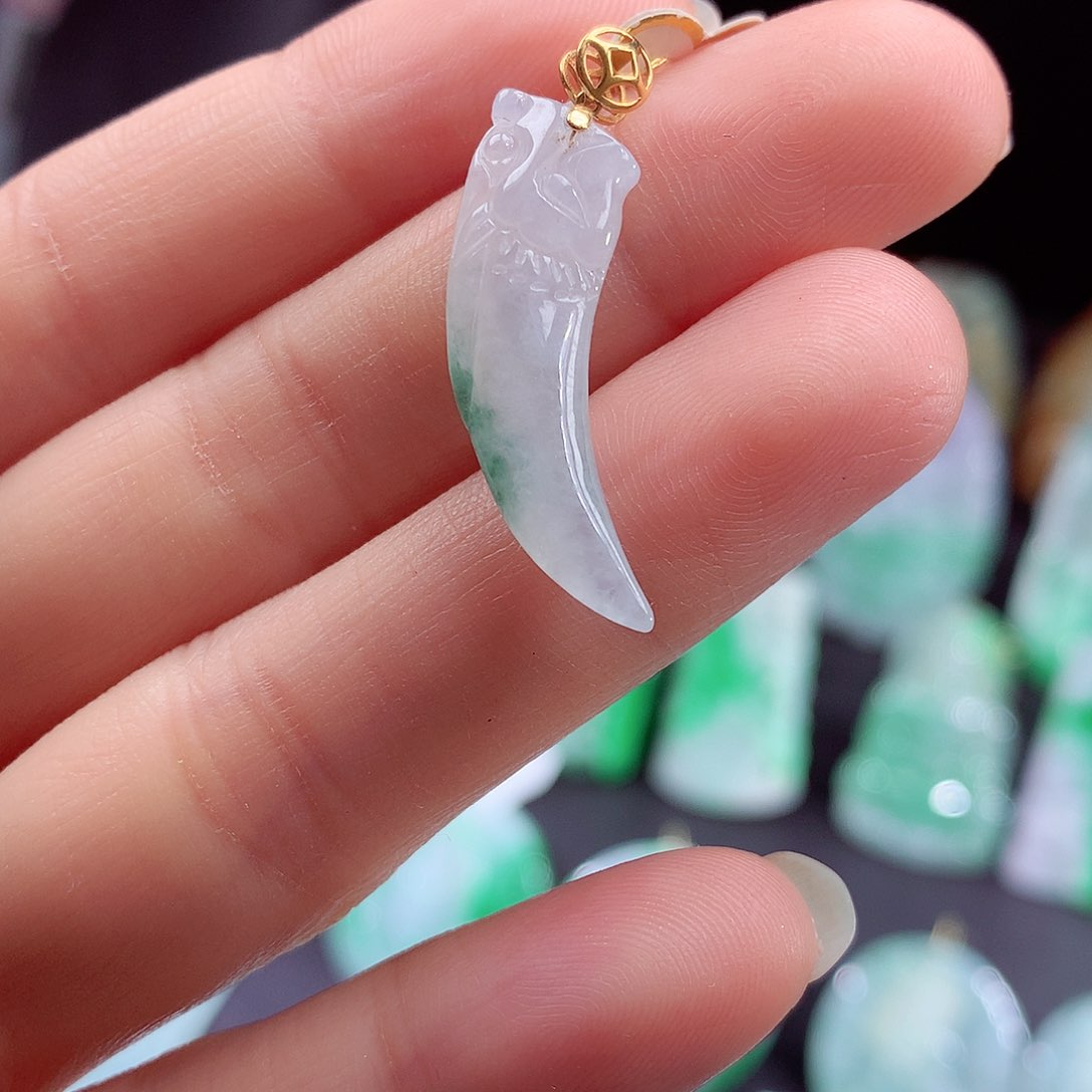 翡翠颈饰18K金镶嵌翡翠吊坠