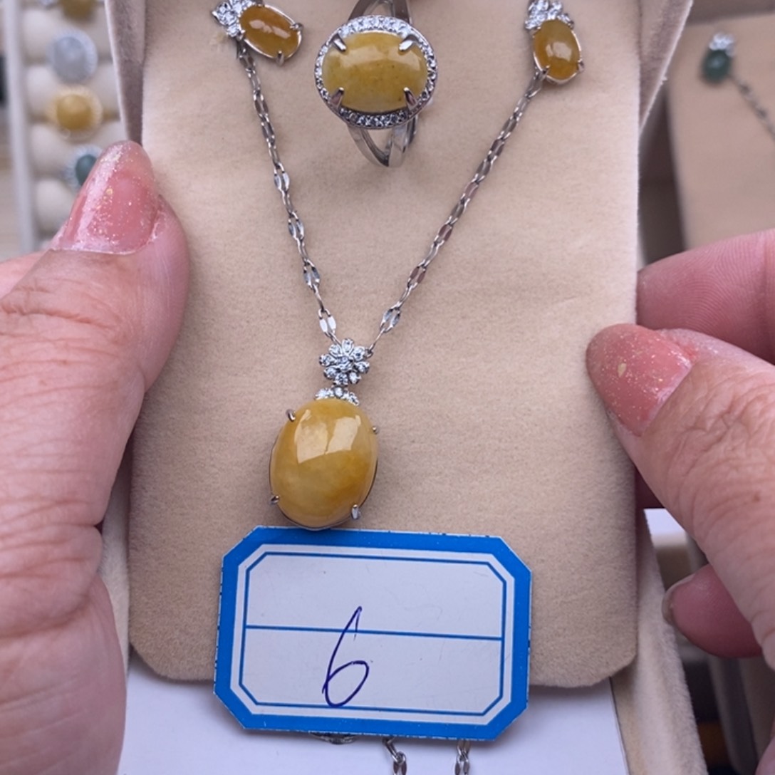 未镶嵌戒指翡翠闲缅甸