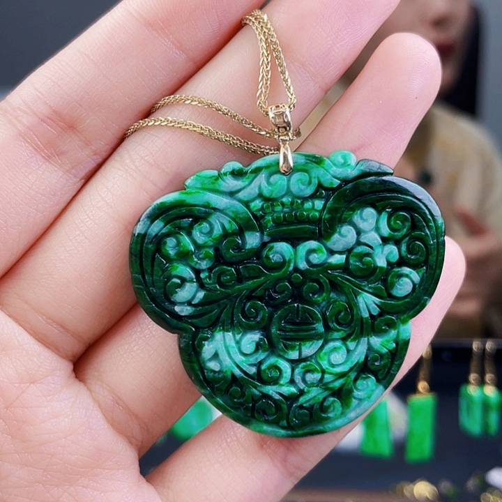 翡翠颈饰18K金镶嵌饰品