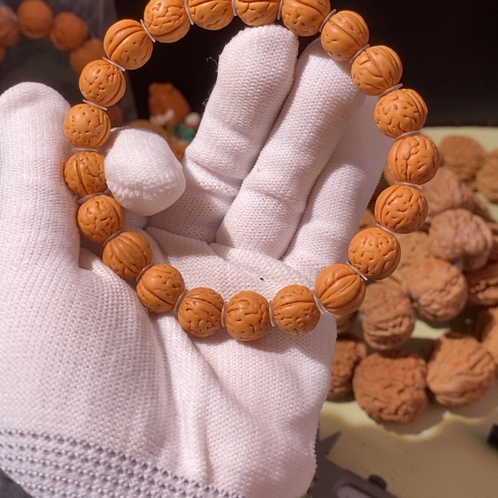 文玩核桃手串……24