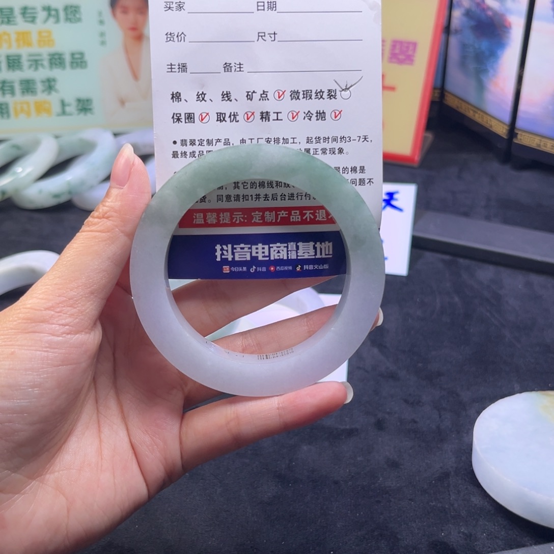 桐***心定制翡翠未镶嵌手镯