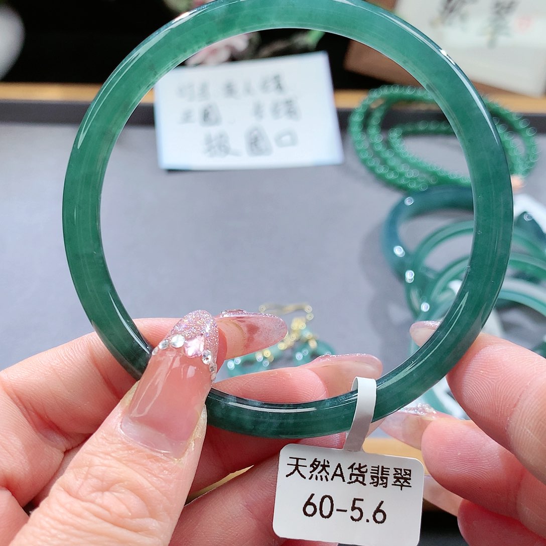 翡翠手镯（圆镯）未镶嵌