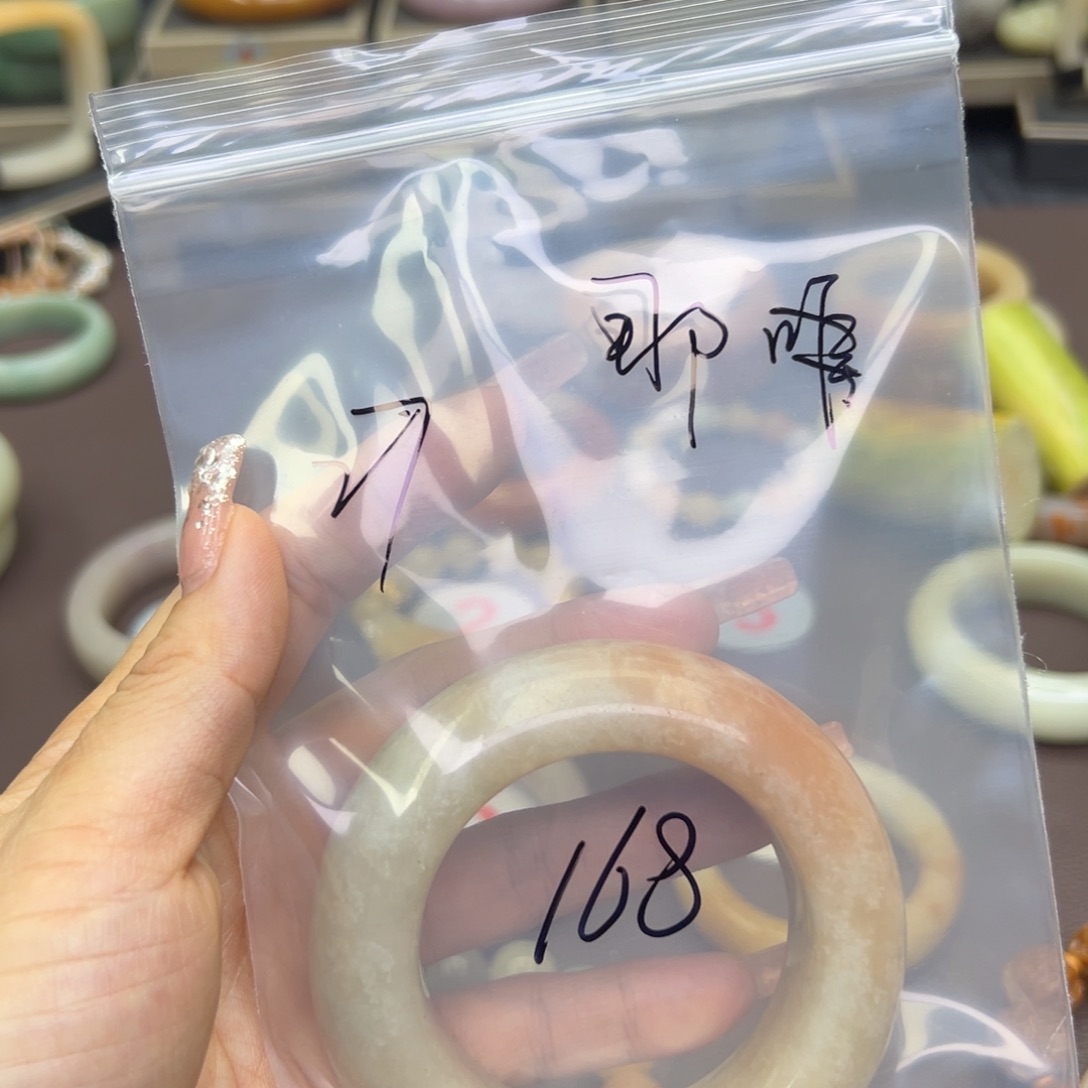 石英质玉手镯合金那**？