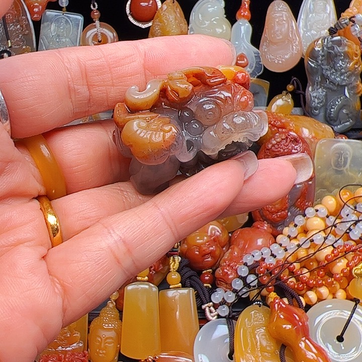 石英质玉（黄龙玉）合金颈饰