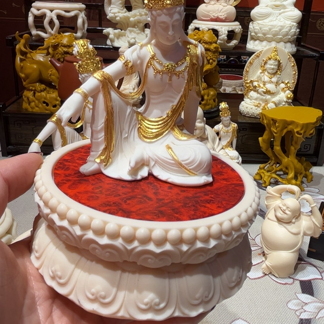 树脂制品中号莲花加观自在10公分