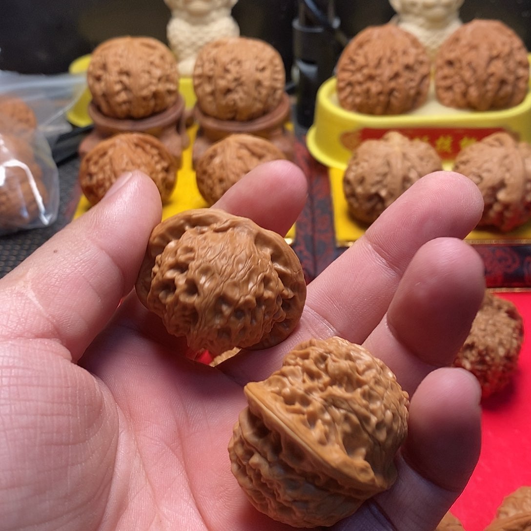 桃核把件能*爱宫灯狮子头