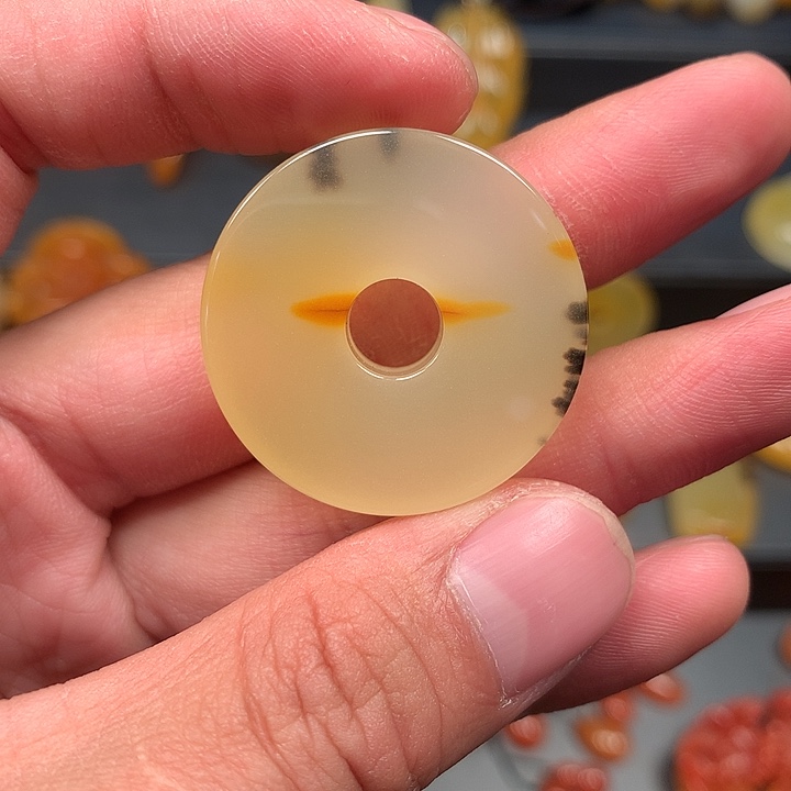 石英质玉（黄龙玉）吊坠(不含链)未镶嵌