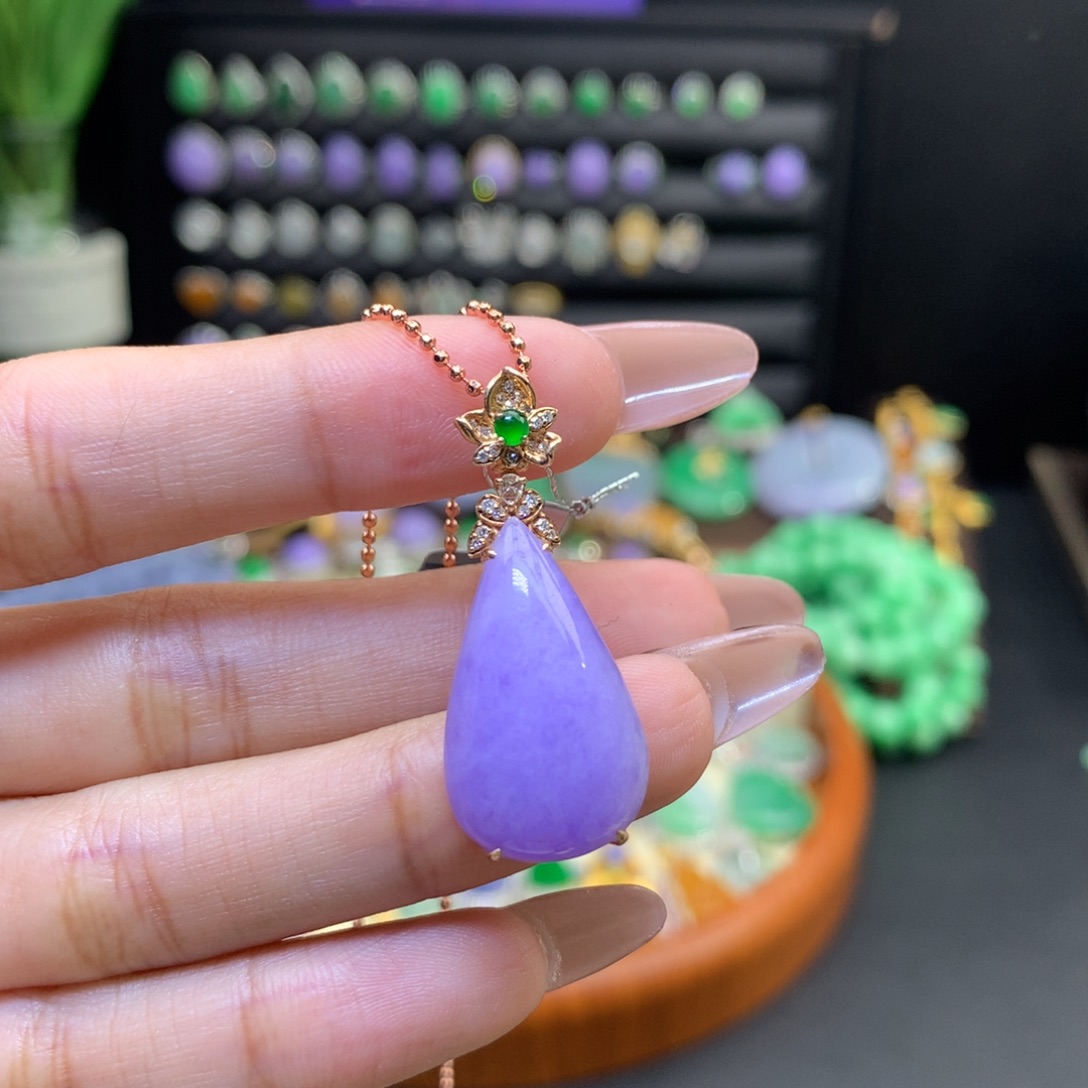 翡翠18K金镶嵌颈饰