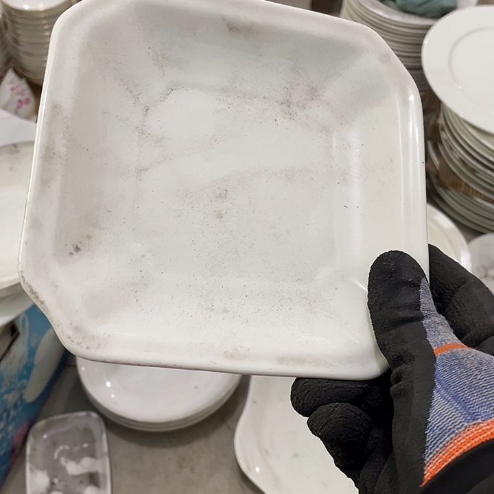 瓷片强化瓷16.5厘米方盘一个 微瑕疵