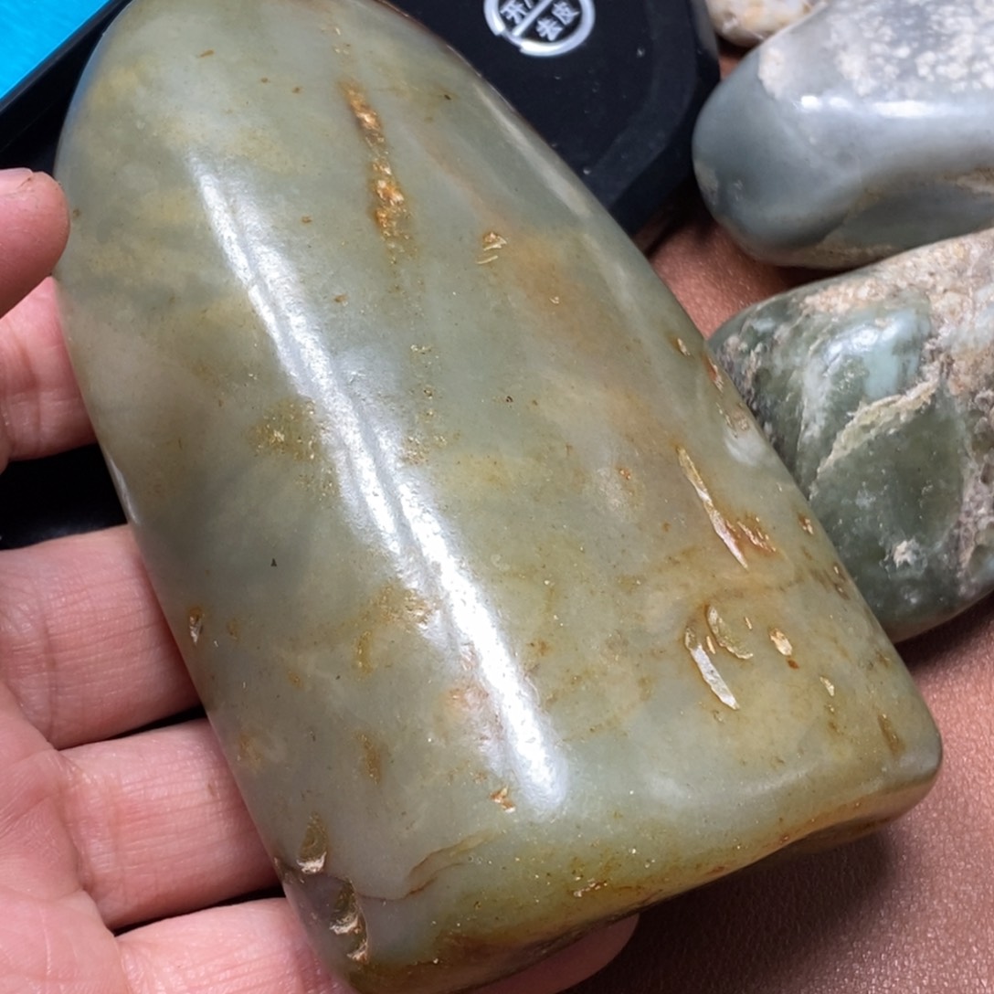 和田玉挂件足铂镶嵌