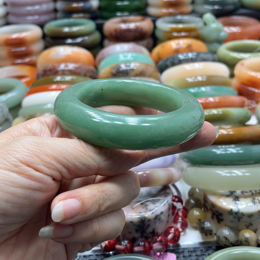 石英岩玉未镶嵌手镯