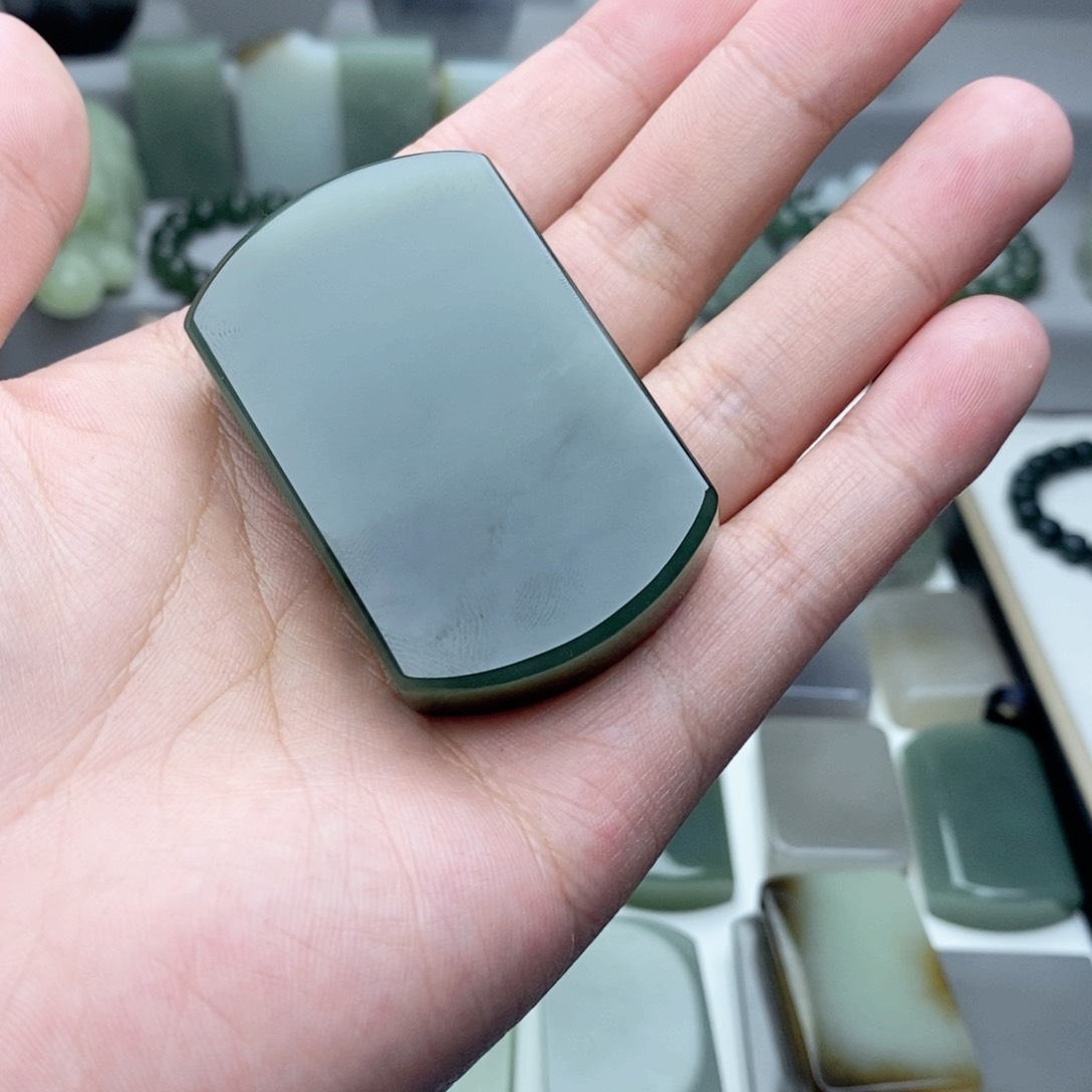 和田玉颈饰未镶嵌干**净