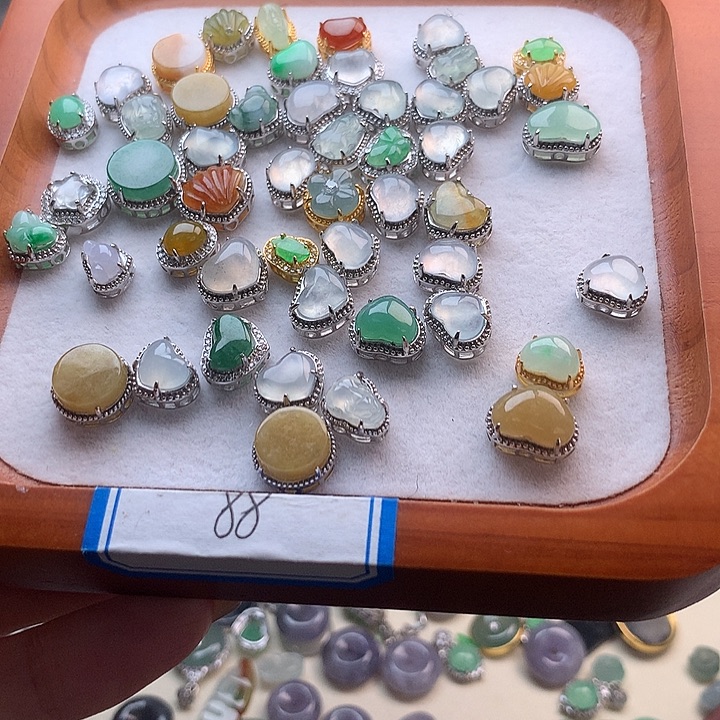 翡翠颈饰未镶嵌爱心路路通1个