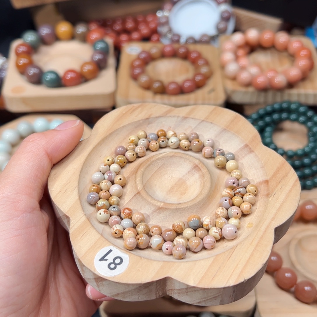 落***伤石英质玉未镶嵌手链49