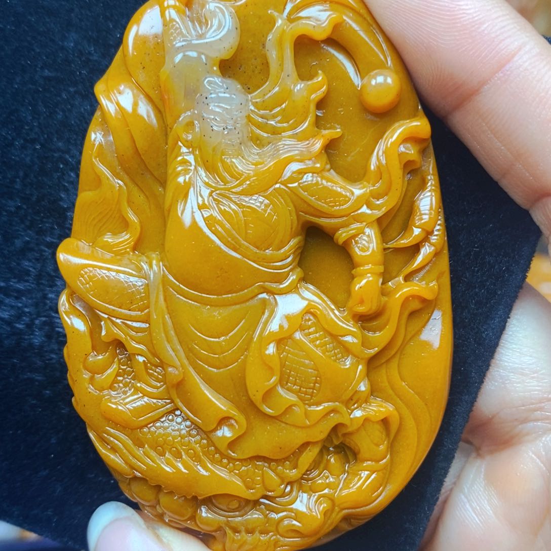 未镶嵌石英质玉（黄龙玉）颈饰