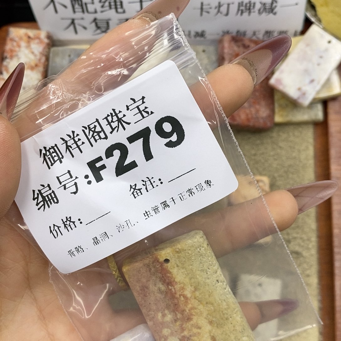 石英质玉吊坠(不含链)足银镀金镶嵌最***妹