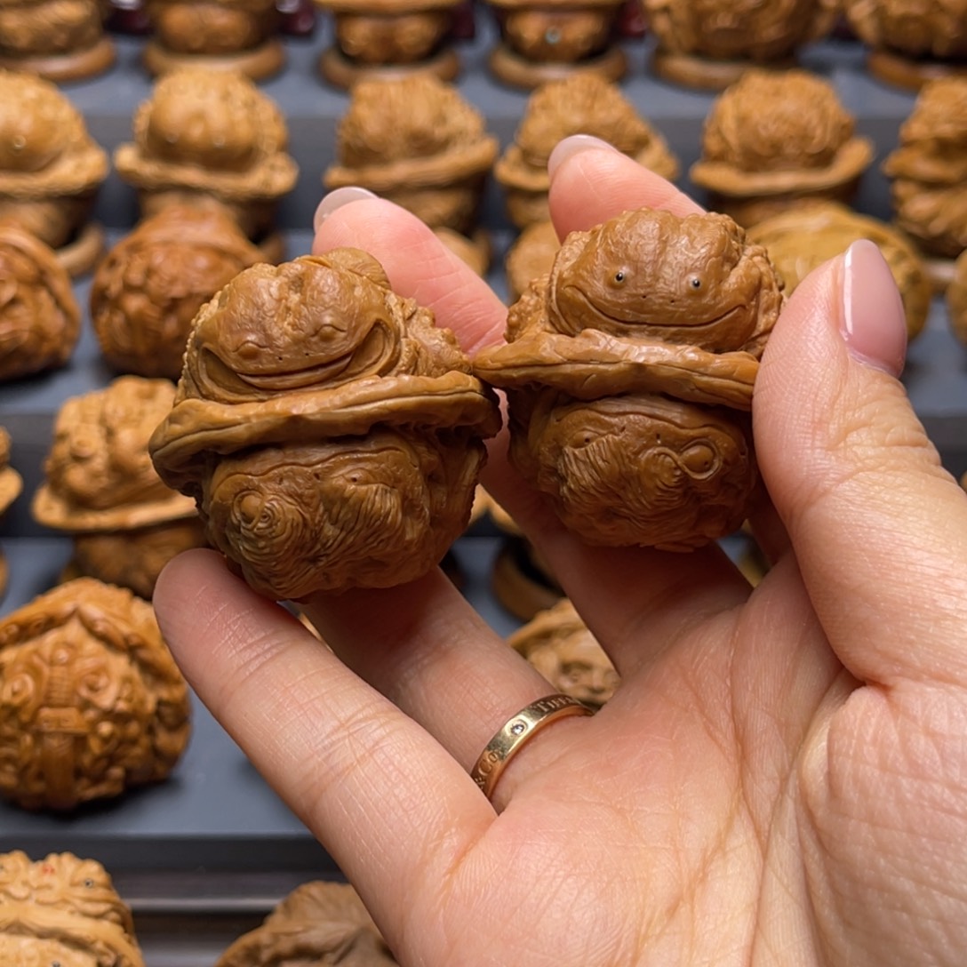 嘛***是半面恶蟾半面丑蛙