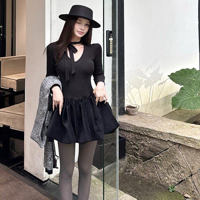 时尚性感V领黑色千金生日裙针织拼接花苞系带连衣裙女2025新款