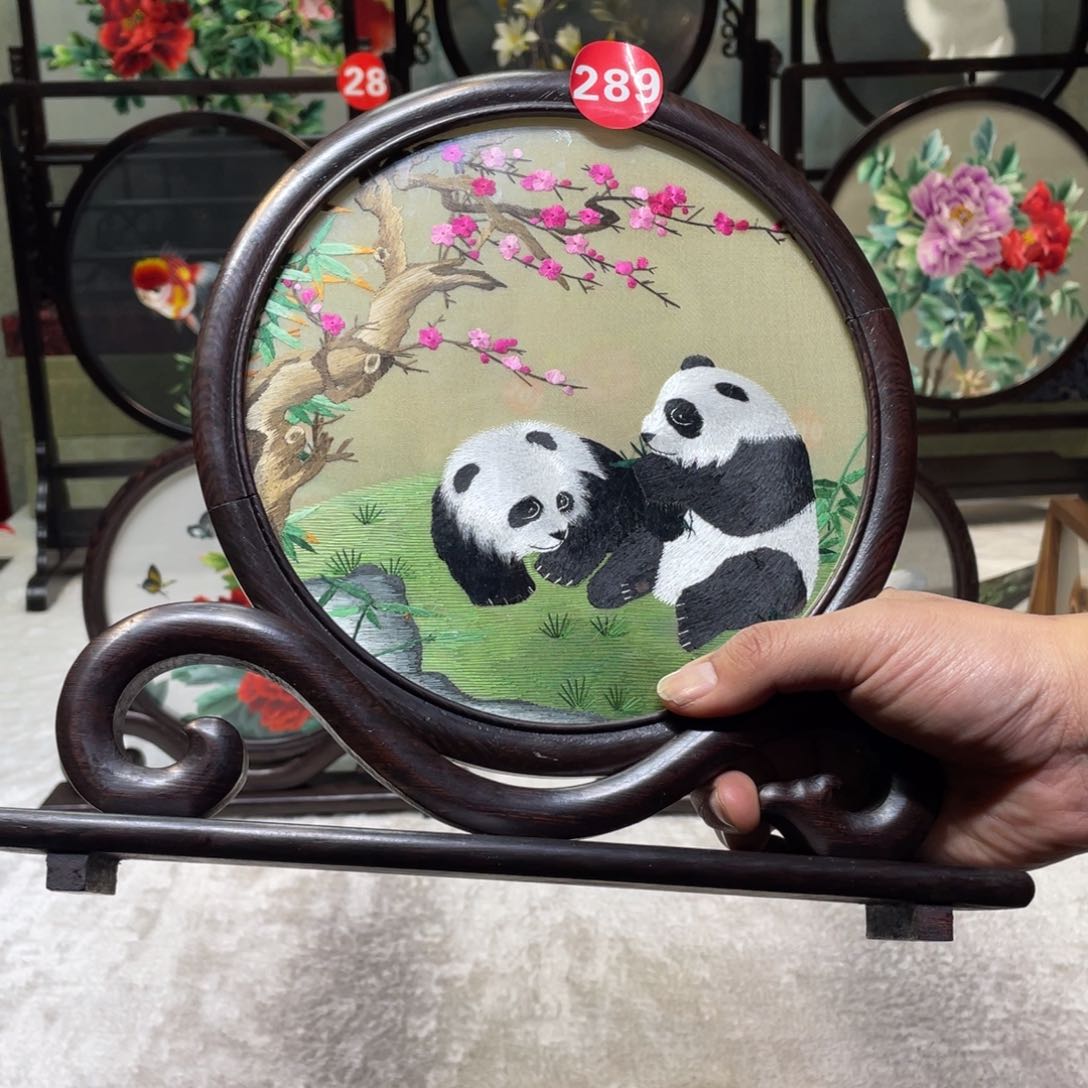 刺绣非遗传承摆件