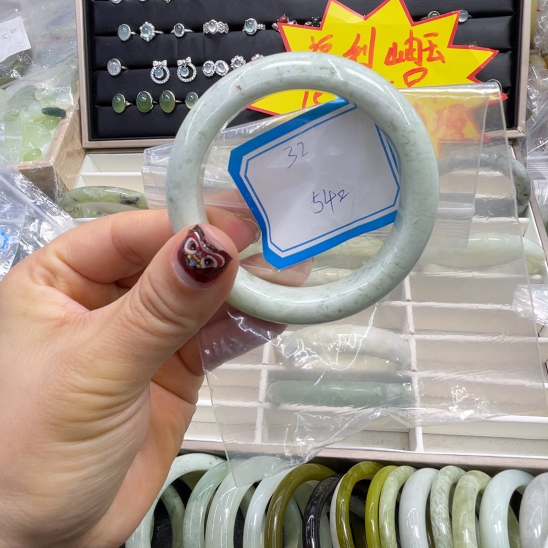 蛇纹石玉手镯未镶嵌