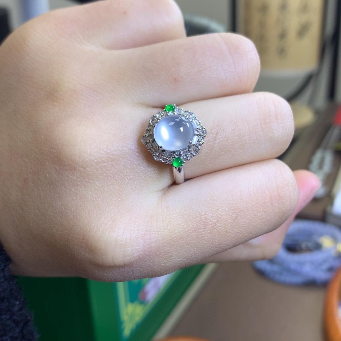 翡翠颈饰18K金镶嵌翡翠