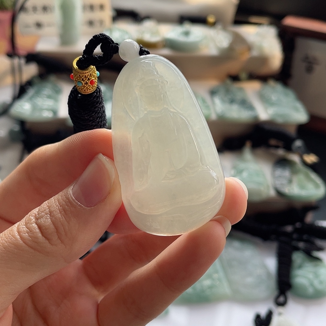 派***酷翡翠未镶嵌颈饰素衣