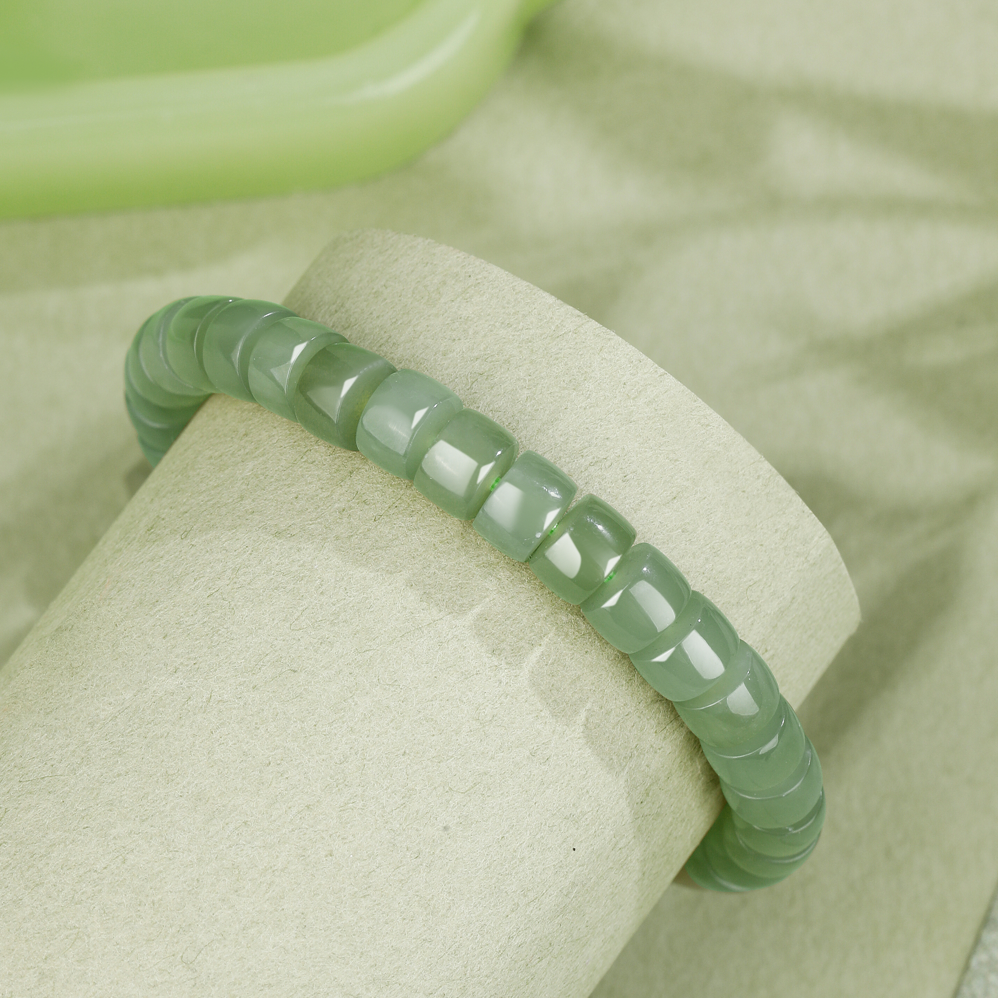 老鳯祥和田玉直切桶珠手串时尚碧影凝露气质显白圣诞元旦新年礼物