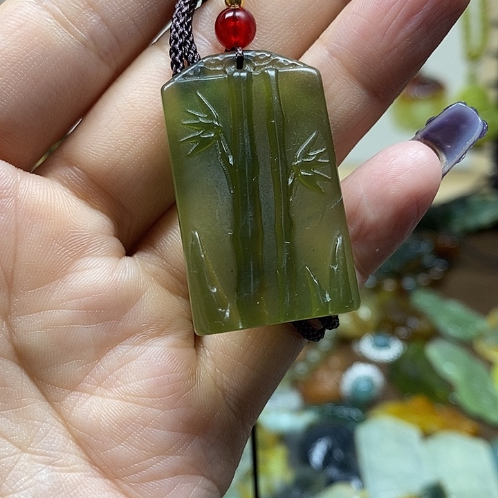 蛇纹石玉吊坠未镶嵌