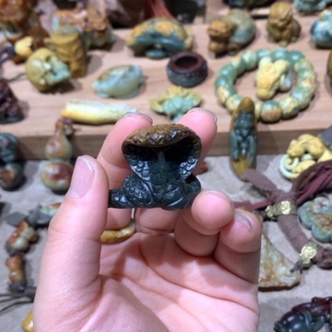 未镶嵌岫岩河磨玉（透闪石质玉）把件