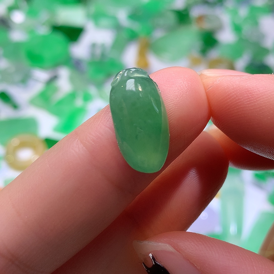 翡翠未镶嵌颈饰瓜