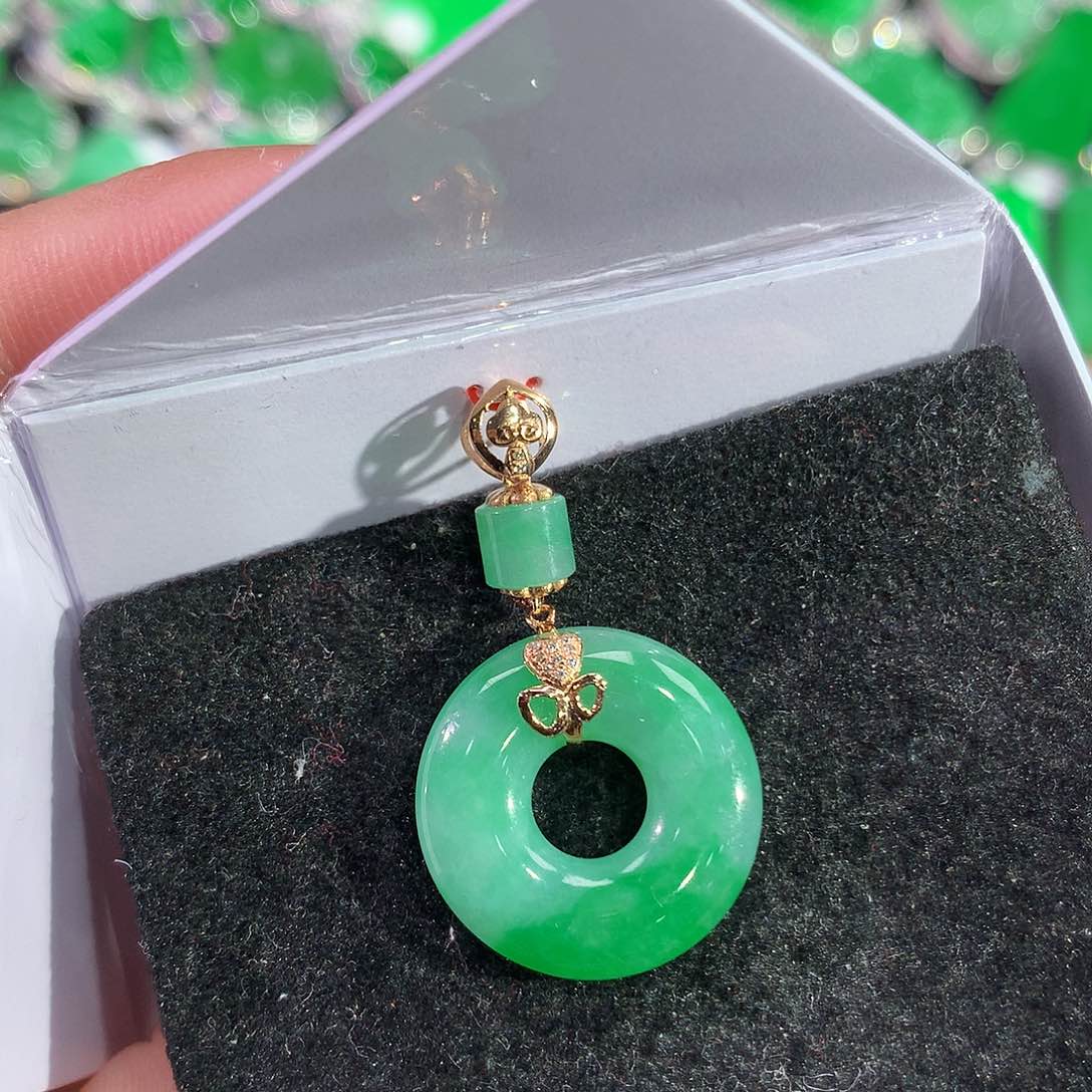 翡翠吊坠(赠链)18K金镶嵌