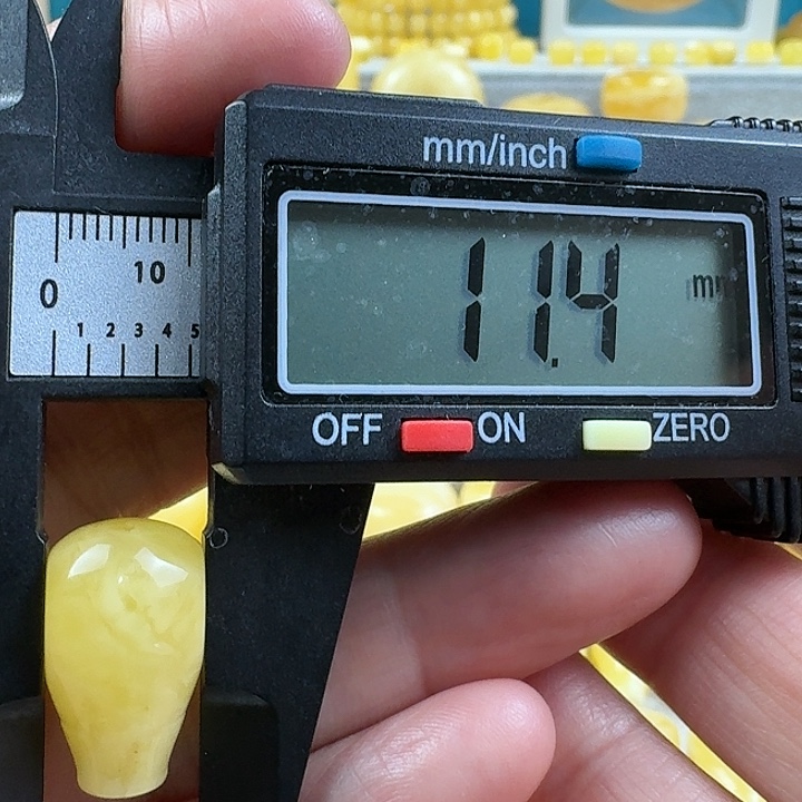 蜜蜡未镶嵌裸石12杂