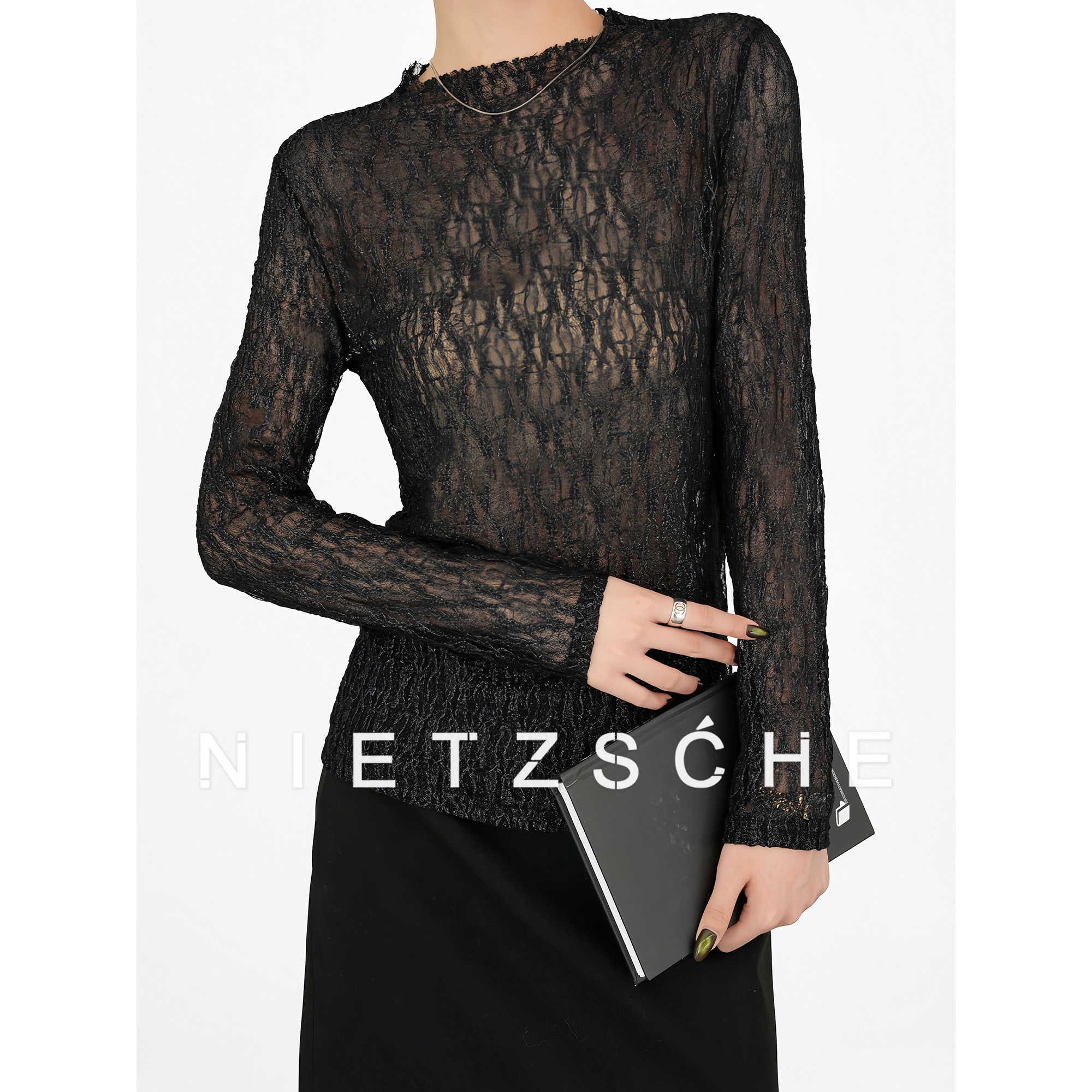 尼采 官方直营｜万人迷｜时尚半高领高弹精致百搭显瘦镂空衫62022