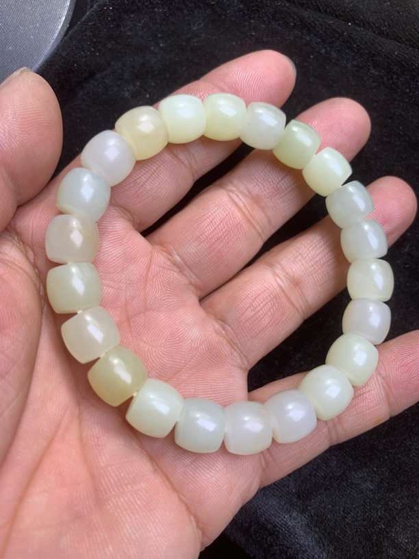 新疆和田玉且末远矿黄白老料直切极限孤手链