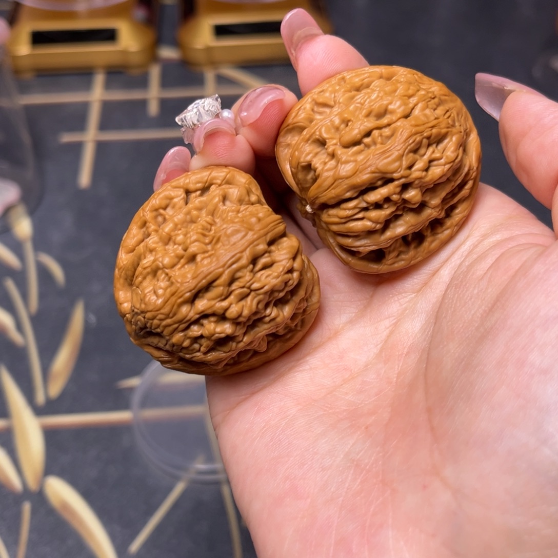 佰***纳文玩核桃吊坠虎头王