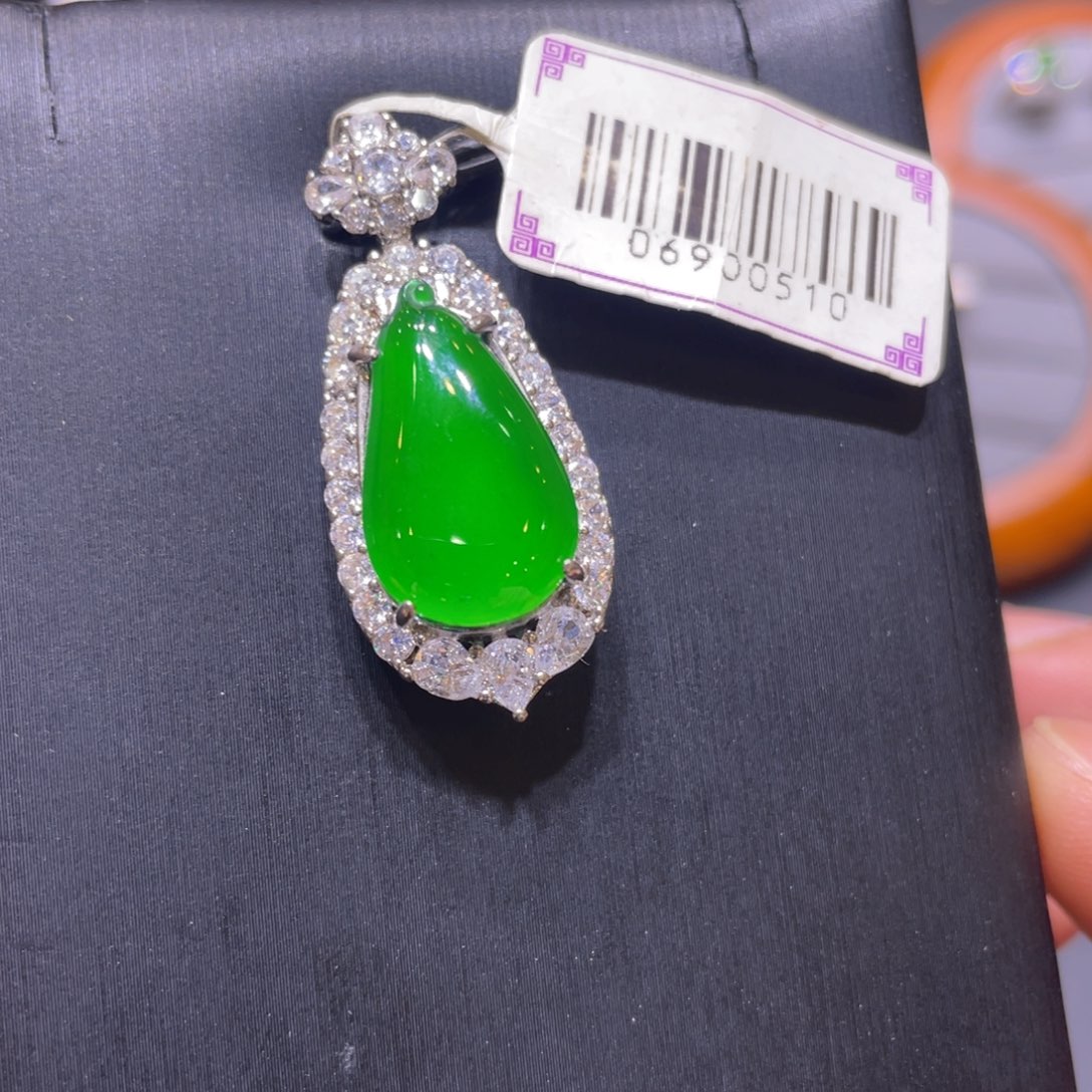 翡翠未镶嵌颈饰吊坠