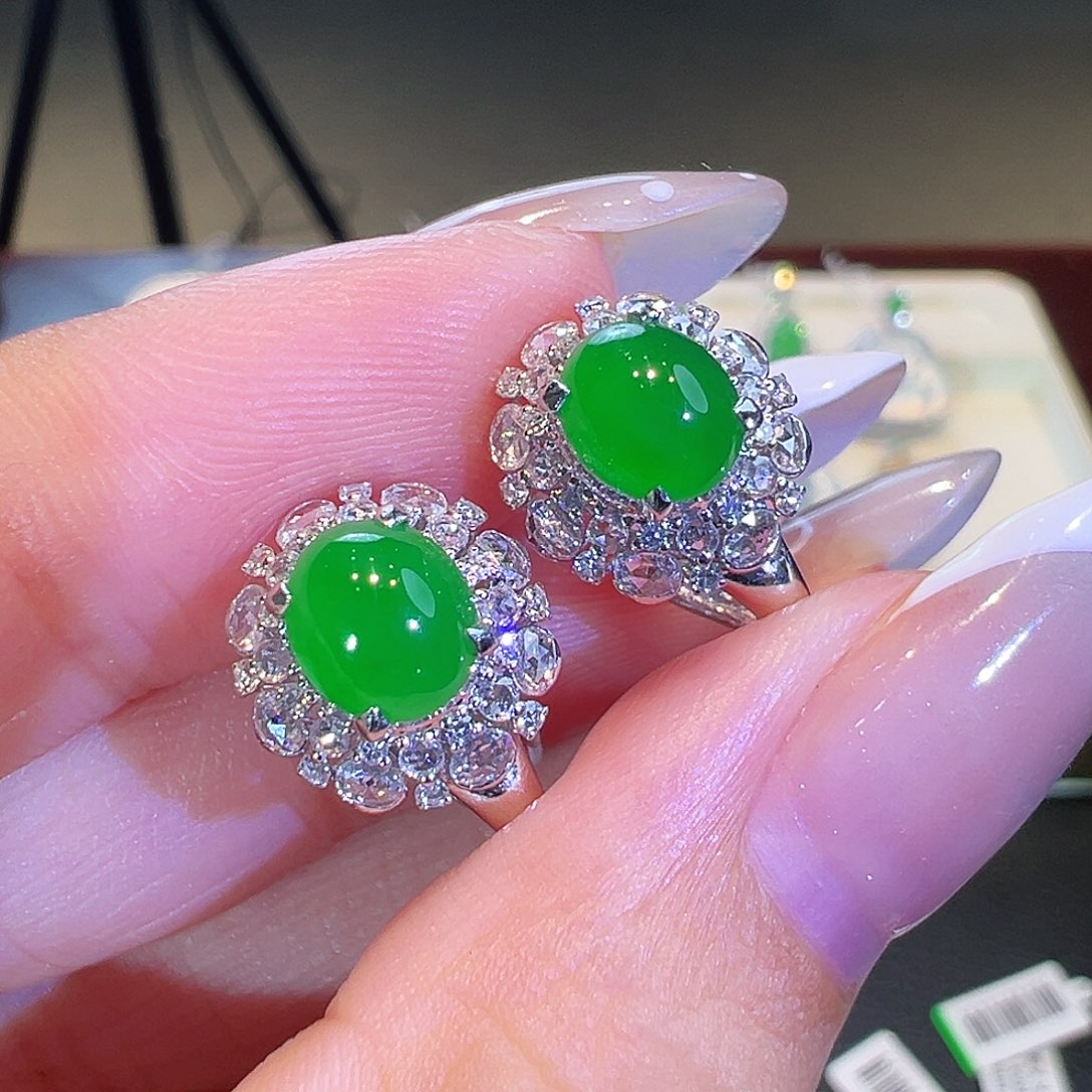 翡翠18K金镶嵌耳环翡翠