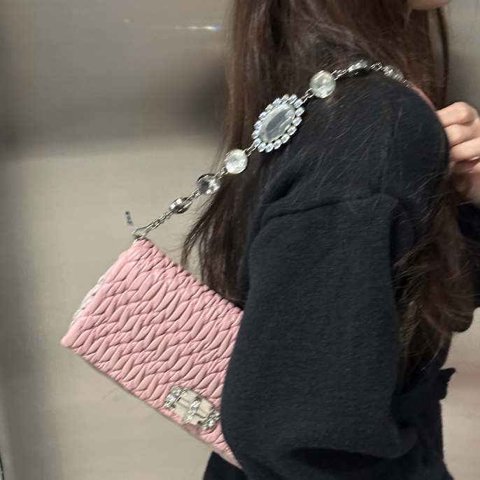 95新 MIU MIU/缪缪 藕粉色褶皱钻石链条单肩斜挎包 