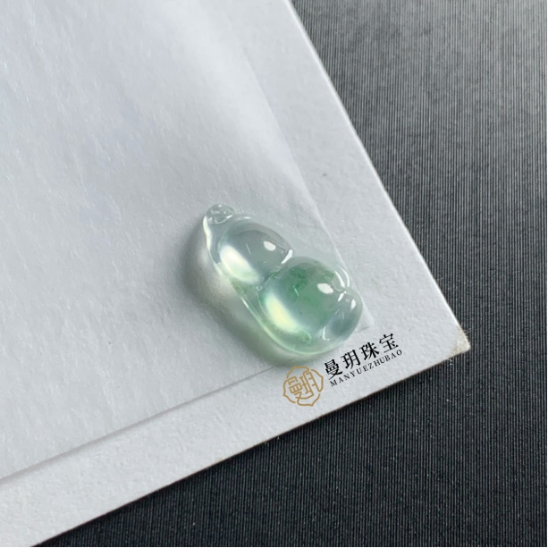 天然缅甸翡翠A货未镶嵌玻璃飘绿福豆卡12-6.3-2.6