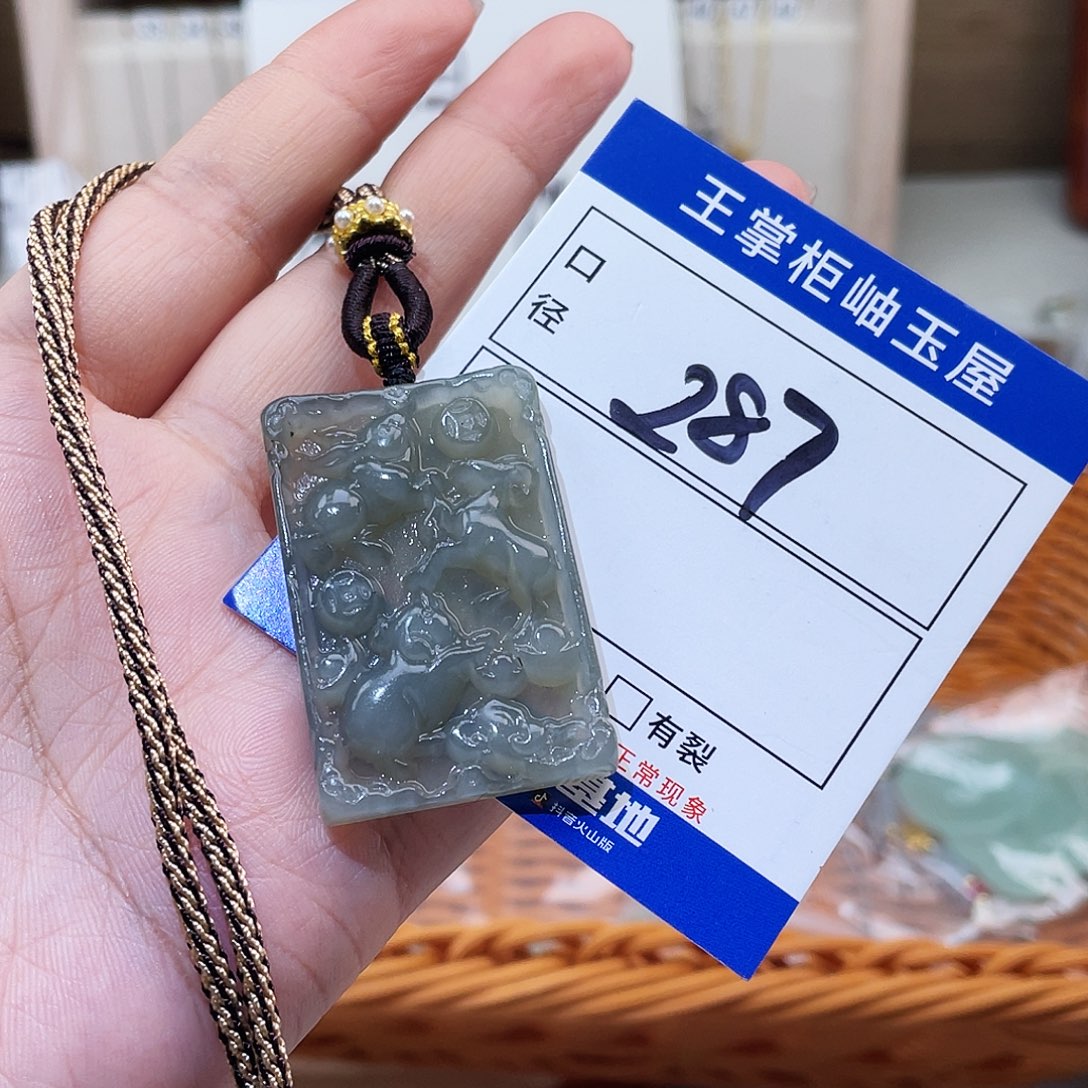 岫玉未镶嵌吊坠吊坠
