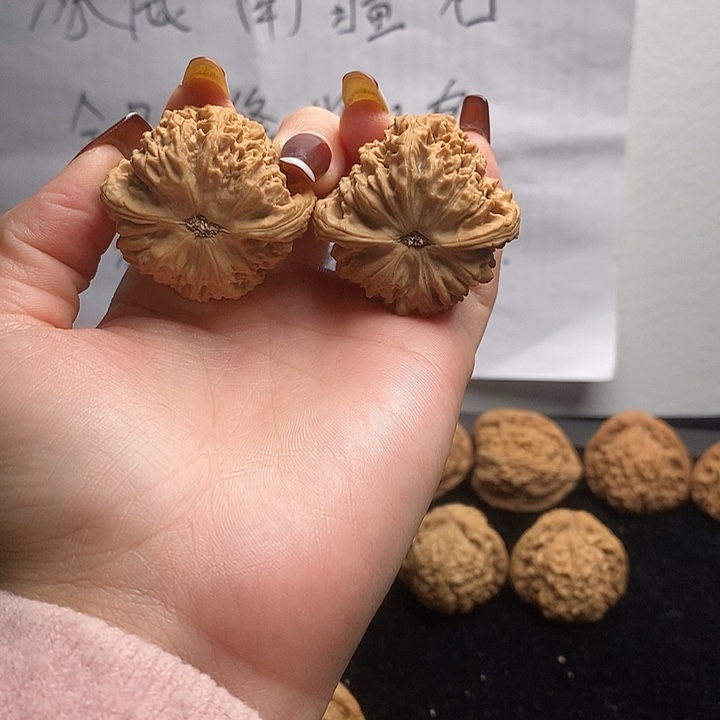 尤***燃文玩核桃把件涿鹿