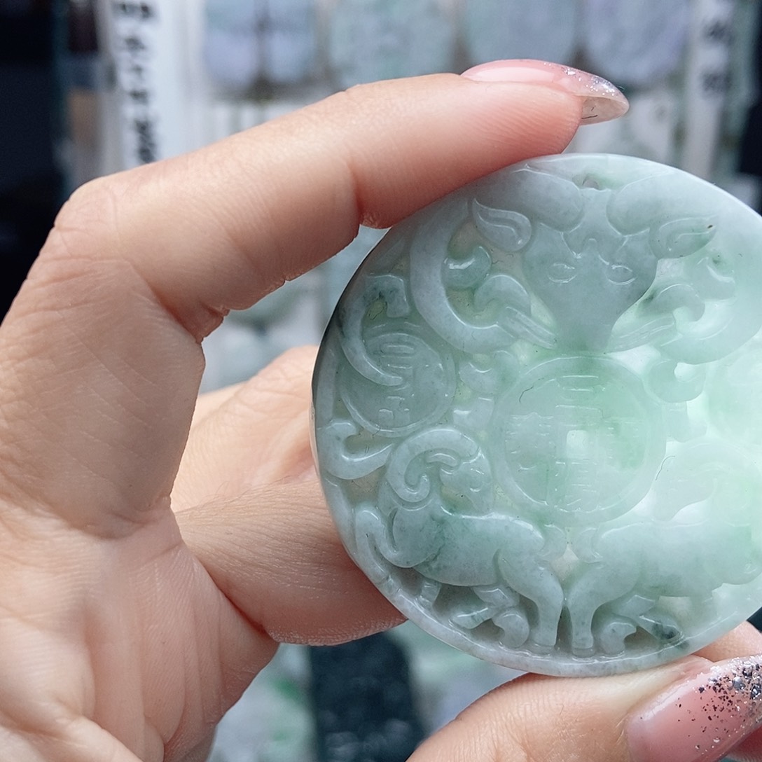 翡翠颈饰未镶嵌翡翠