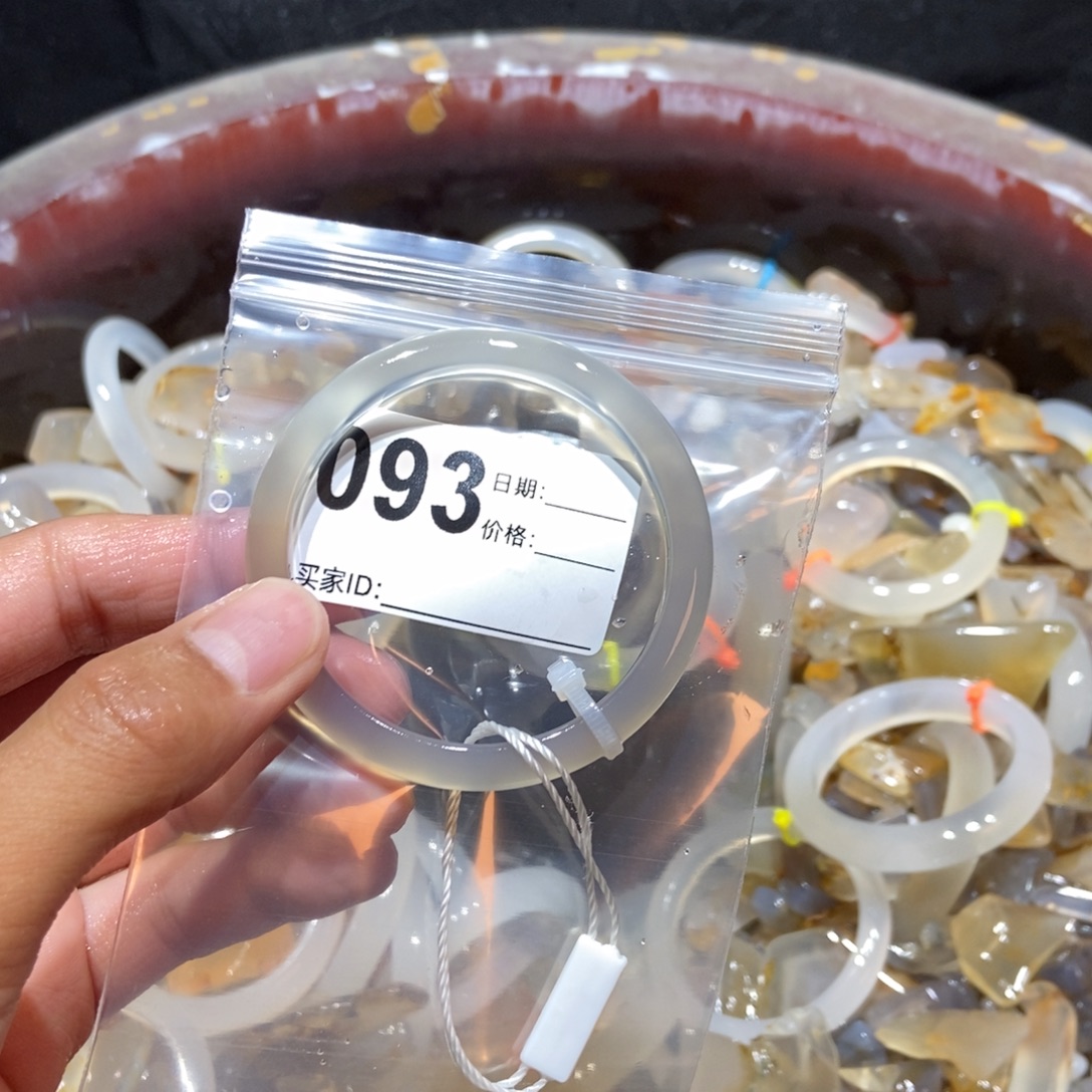 ੯****玛瑙/玉髓未镶嵌手镯