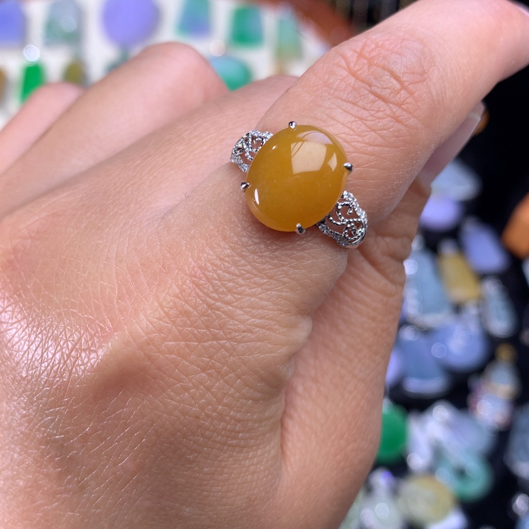 翡翠戒指18K金镶嵌蛋面戒指