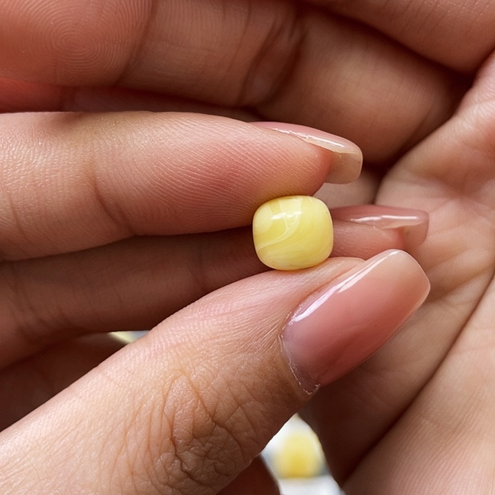 琥珀珠宝奇石未镶嵌老型尺寸8+mm瑕疵.福利款